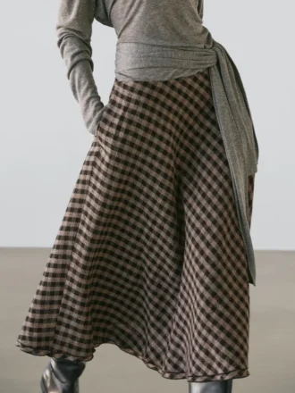 A zampa con dettagli a quadri