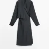 Abito midi con dettagli drappeggiati