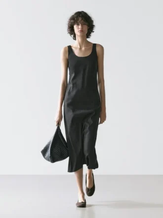 Abito midi fluido con scollo rotondo