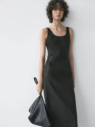 Abito midi fluido con scollo rotondo