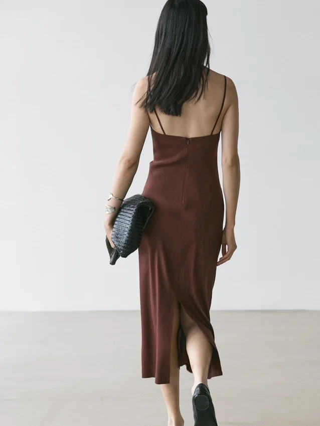 Abito midi in misto lino elasticizzato con spalline Abito midi in misto lino elasticizzato con spalline