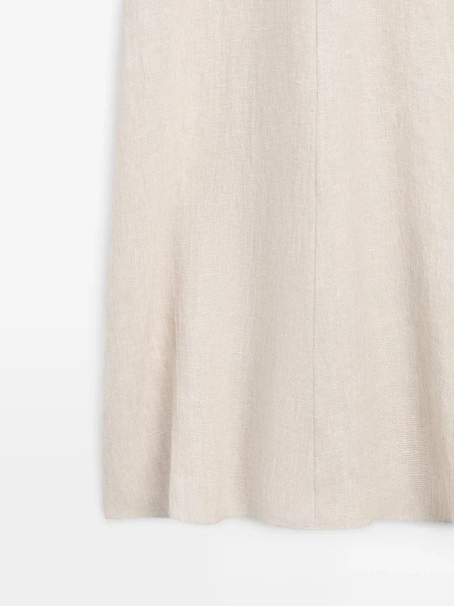 Abito midi leggero in lino a maniche corte Abito midi leggero in lino a maniche corte