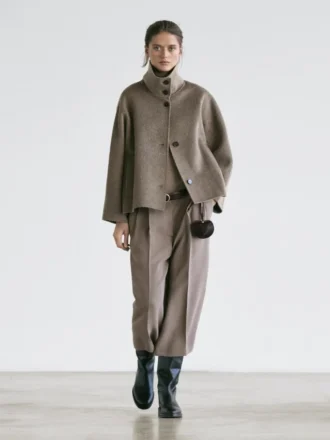 Bermuda lunghi e ampi dal taglio fluido