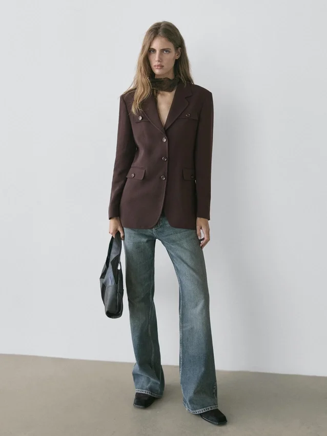 Blazer con tasche e collo a revers Blazer con tasche e collo a revers