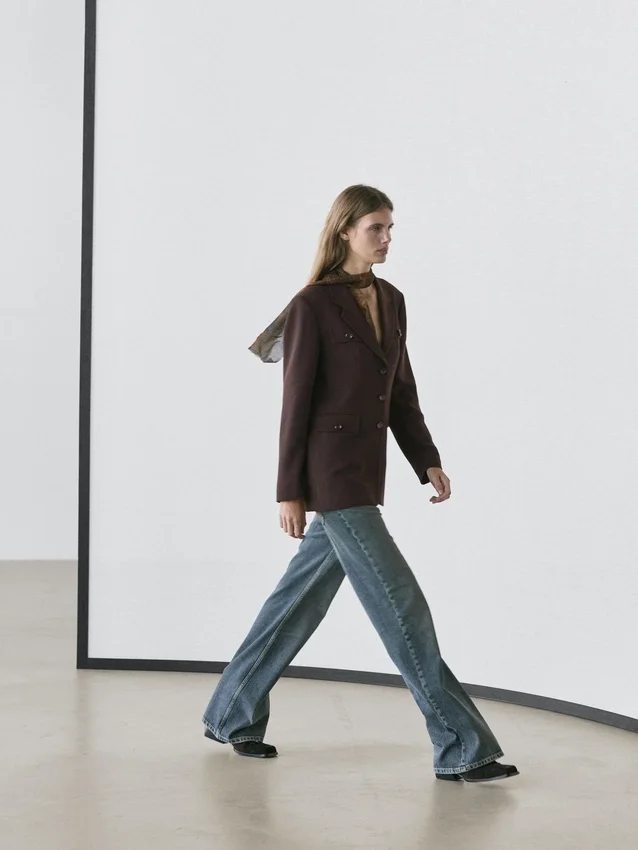 Blazer con tasche e collo a revers Blazer con tasche e collo a revers