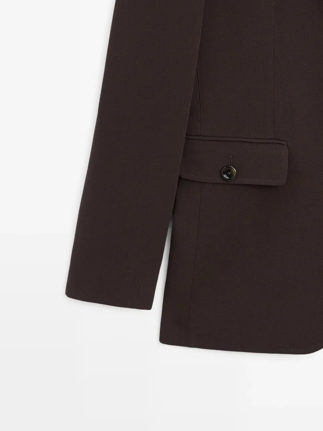 Blazer con tasche e collo a revers Blazer con tasche e collo a revers