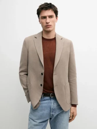 Blazer in lino dalla vestibilità sartoriale con dettagli sulle tasche