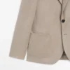 Blazer in lino dalla vestibilità sartoriale con dettagli sulle tasche