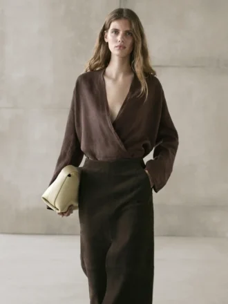 Camicetta avvolgente in lino dalla vestibilità ampia