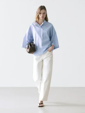 Camicetta fluida con dettaglio del colletto abbottonato