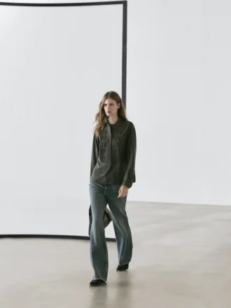 Camicia con pinces e colletto alla coreana