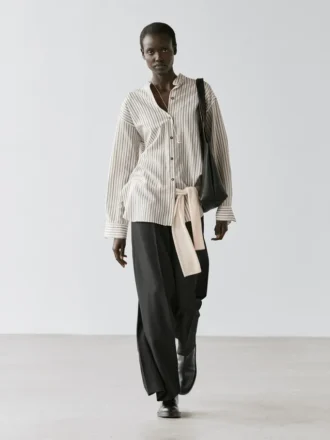 Camicia fluida a righe con collo alto