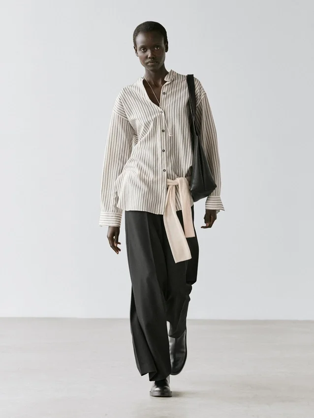 Camicia fluida a righe con collo alto Camicia fluida a righe con collo alto