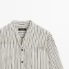 Camicia fluida a righe con collo alto Camicia fluida a righe con collo alto