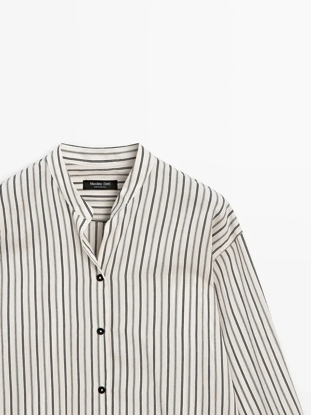 Camicia fluida a righe con collo alto Camicia fluida a righe con collo alto