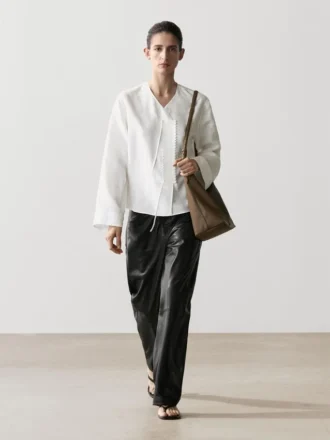 Camicia fluida con dettaglio sul petto