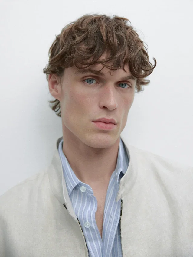 Camicia in lino a righe dalla vestibilità regolare Camicia in lino a righe dalla vestibilità regolare