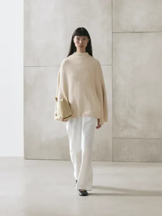 Cappa in maglia con spacchi