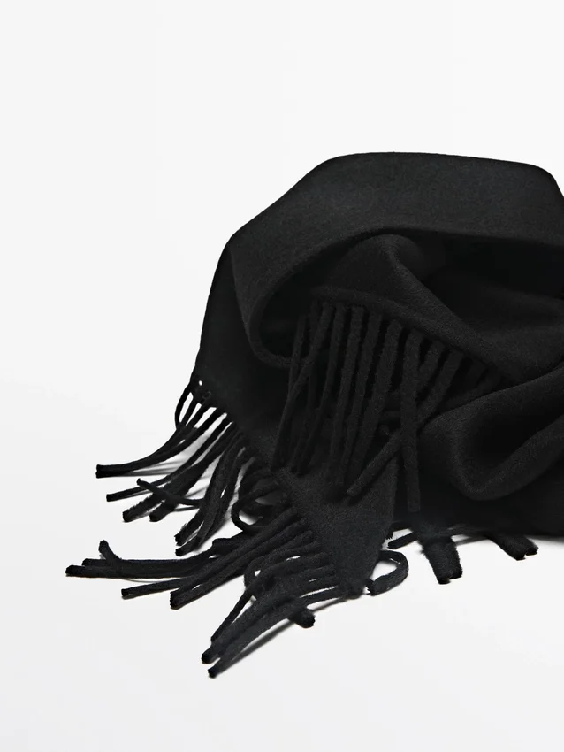 Cappa in maglia mista lana con frange Cappa in maglia mista lana con frange