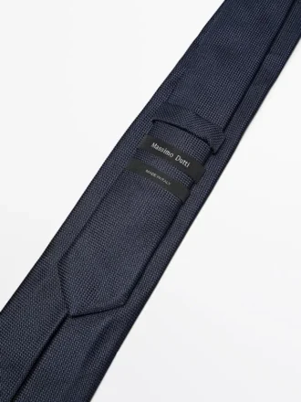 Cravatta a pois in 100% seta di gelso