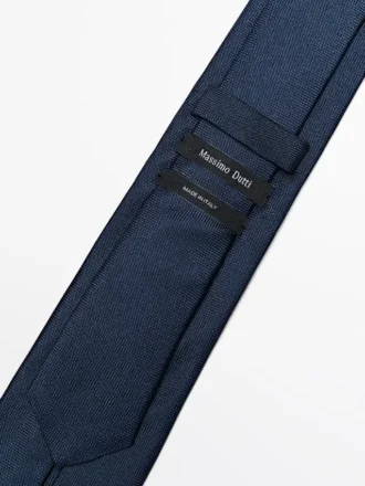 Cravatta in seta testurizzata al 100%