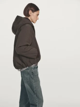 giacca bomber idrorepellente con cappuccio 2 330x440 - Giacca bomber idrorepellente con cappuccio