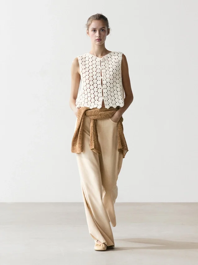 Gilet all’uncinetto in cotone con dettagli floreali Gilet all’uncinetto in cotone con dettagli floreali