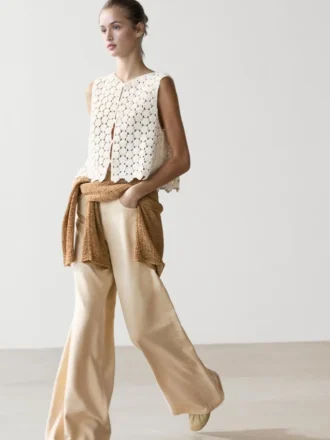 Gilet all’uncinetto in cotone con dettagli floreali