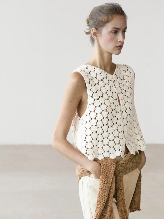 Gilet all’uncinetto in cotone con dettagli floreali Gilet all’uncinetto in cotone con dettagli floreali