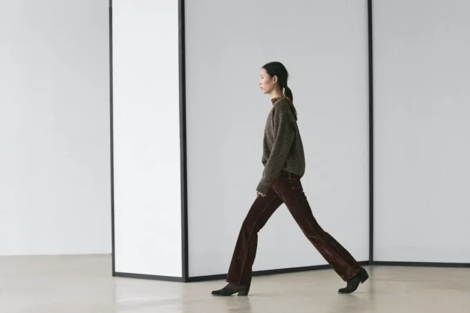 Jeans a vita alta con effetto floccato e taglio bootcut