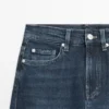 Jeans comodi a vita alta e gamba dritta