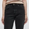 Jeans slim fit a vita media e cropped