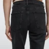 Jeans slim fit a vita media e cropped