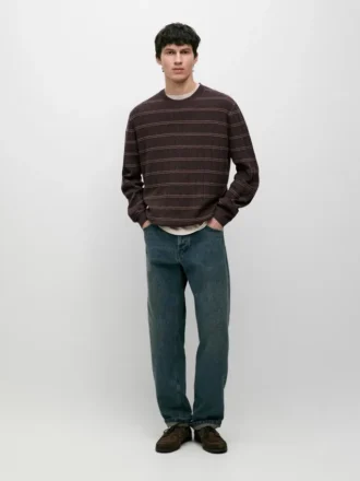 Maglione a righe con collo rotondo