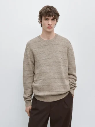 Maglione a righe con collo rotondo