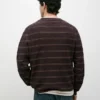 Maglione a righe con collo rotondo