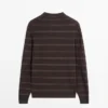 Maglione a righe con collo rotondo
