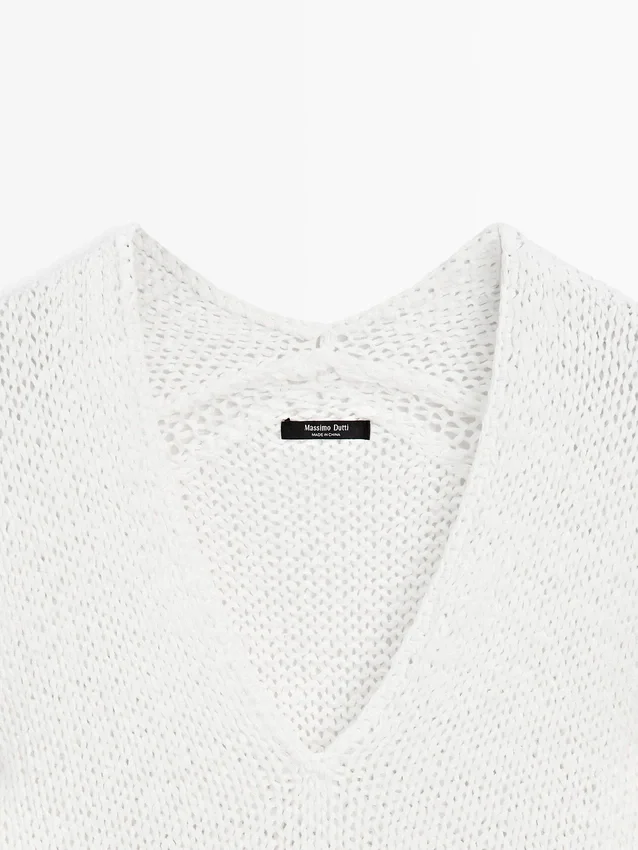 Maglione con scollo a V traforato Maglione con scollo a V traforato