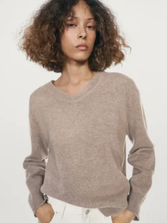 Maglione in maglia con scollo a V e toppe sui gomiti