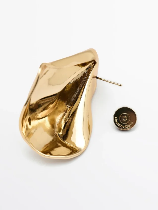 Orecchini di medie dimensioni con pieghe Orecchini di medie dimensioni con pieghe