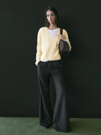 Pantaloni a zampa con righe sottili