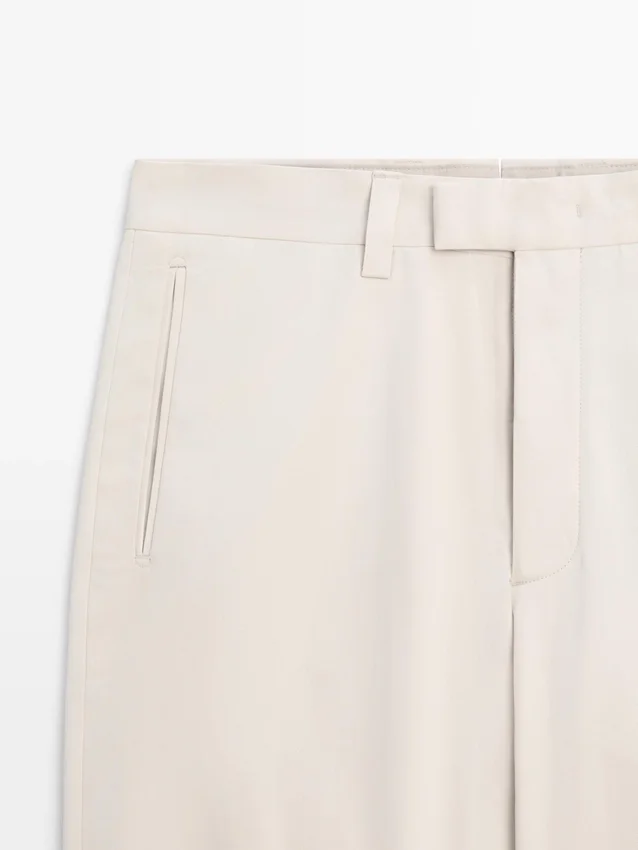 Pantaloni a zampa d’elefante dalla vestibilità sartoriale Pantaloni a zampa d’elefante dalla vestibilità sartoriale