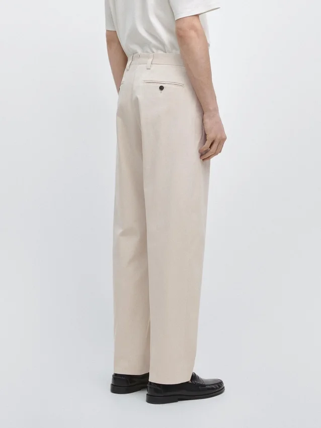 Pantaloni a zampa d’elefante dalla vestibilità sartoriale Pantaloni a zampa d’elefante dalla vestibilità sartoriale