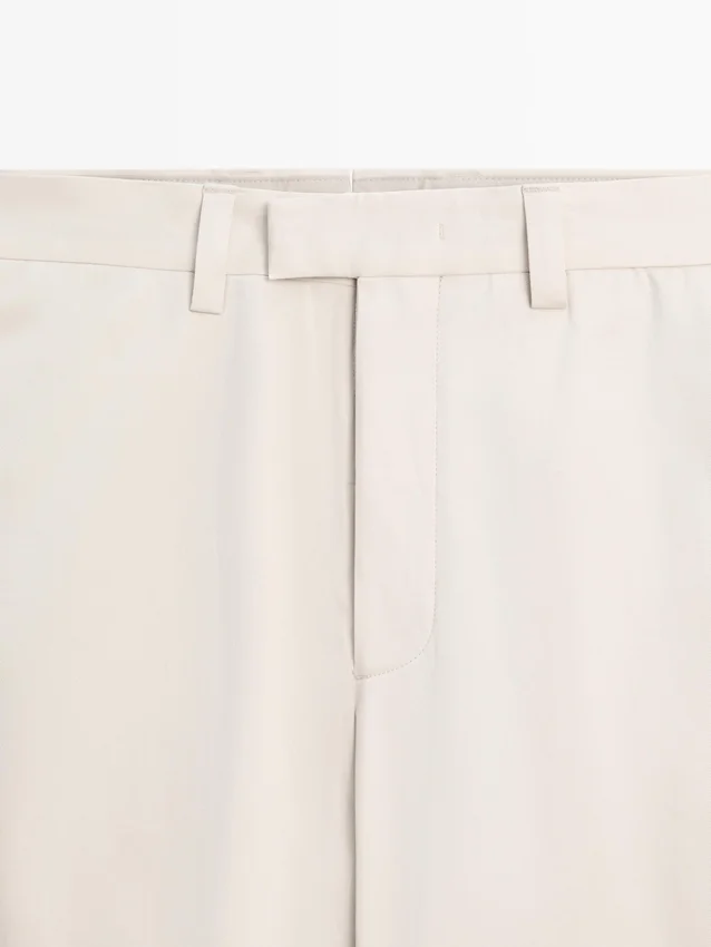 Pantaloni a zampa d’elefante dalla vestibilità sartoriale Pantaloni a zampa d’elefante dalla vestibilità sartoriale