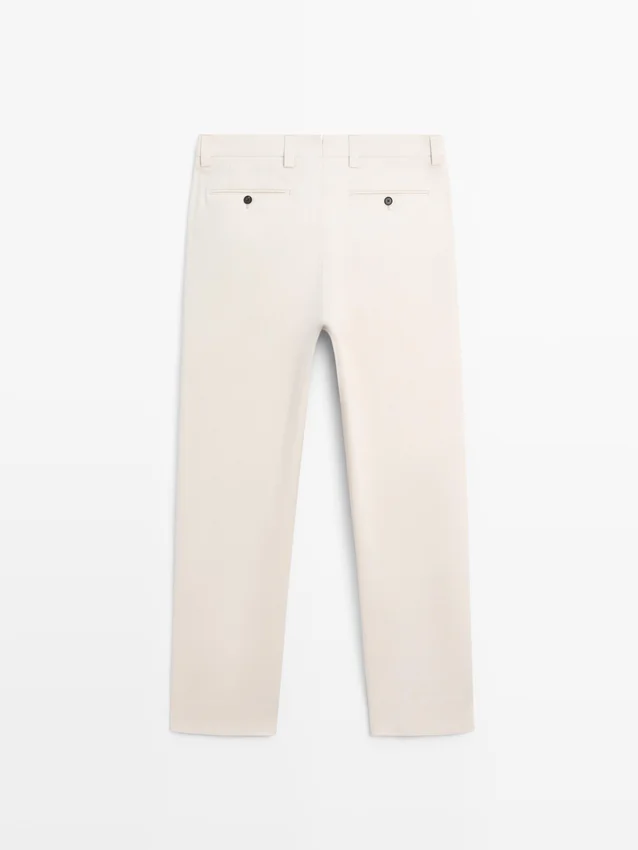 Pantaloni a zampa d’elefante dalla vestibilità sartoriale Pantaloni a zampa d’elefante dalla vestibilità sartoriale