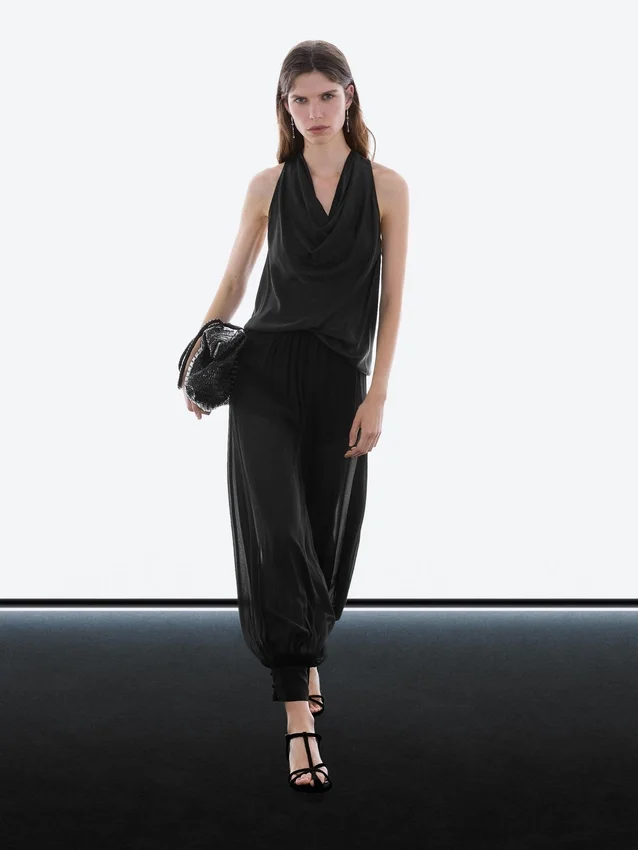 Pantaloni sarouel semitrasparenti con dettagli a bottoni Pantaloni sarouel semitrasparenti con dettagli a bottoni