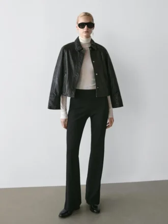 Pantaloni svasati con tasche