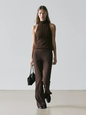 Pantaloni svasati con tasche