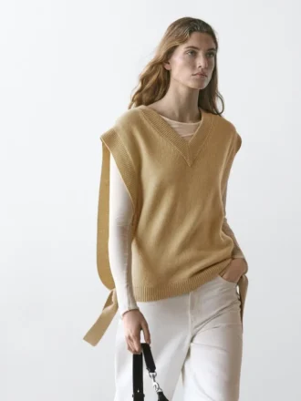 Pettorina con scollo a V e dettagli con lacci