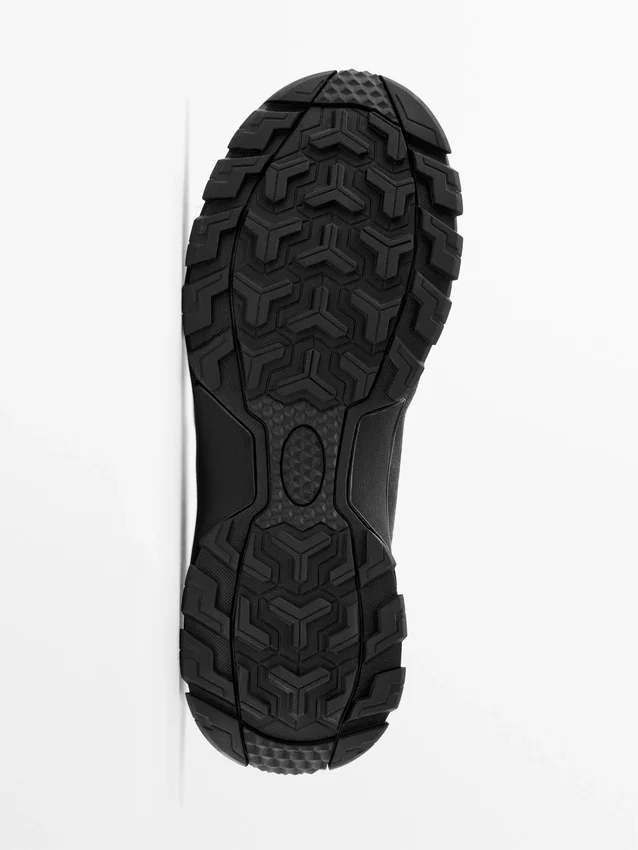 Scarpe da ginnastica tecniche con inserti in pelle Scarpe da ginnastica tecniche con inserti in pelle